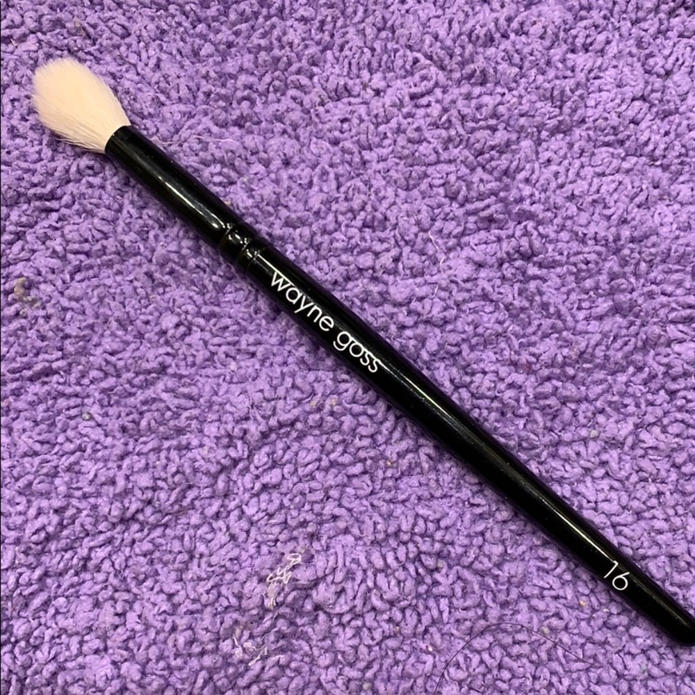 Wayne Goss #16 Large Eyeshadow Crease brush